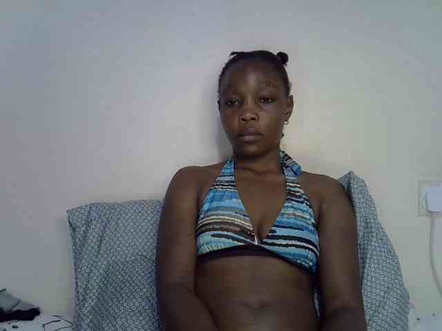 petite-alia Live Webcam on BongaCams