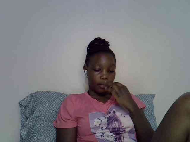 petite-alia Live Webcam on BongaCams