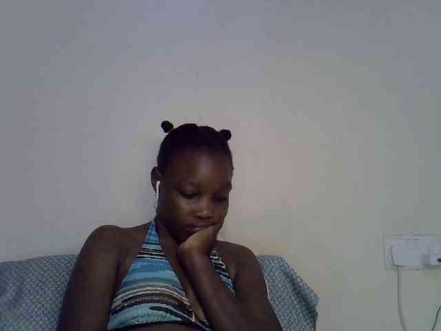 petite-alia Live Webcam on BongaCams