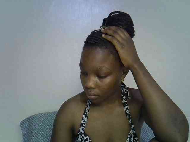 petite-alia Live Webcam on BongaCams