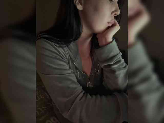 AdalineRedWeb webcam