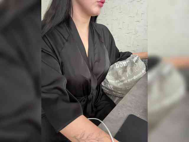 AdalineRedWeb webcam