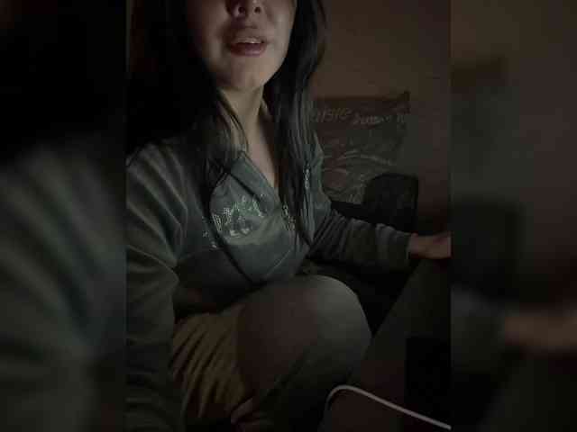 AdalineRedWeb webcam