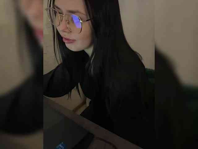 AdalineRedWeb webcam