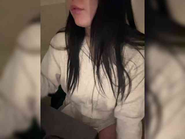 AdalineRedWeb webcam