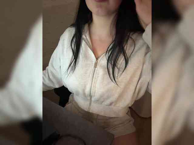 AdalineRedWeb webcam