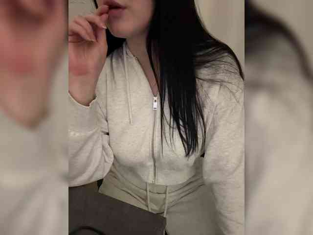 AdalineRedWeb webcam