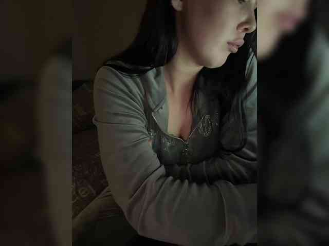 AdalineRedWeb webcam