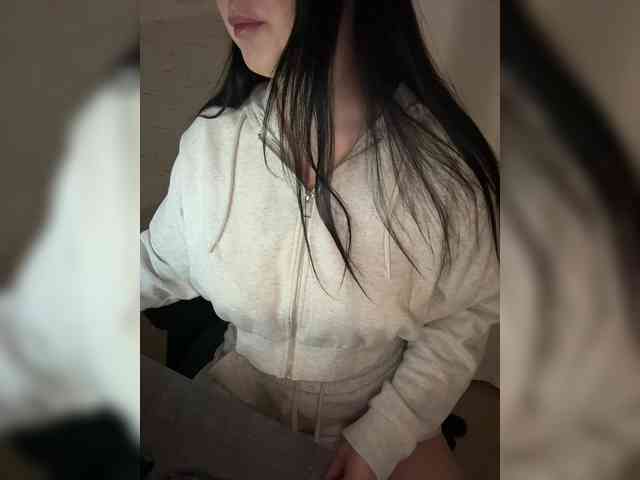 AdalineRedWeb webcam