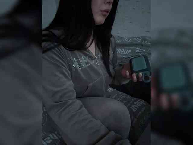 AdalineRedWeb webcam