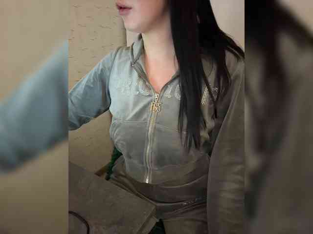 AdalineRedWeb webcam