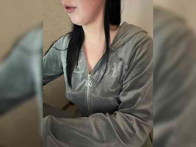 AdalineRedWeb webcam