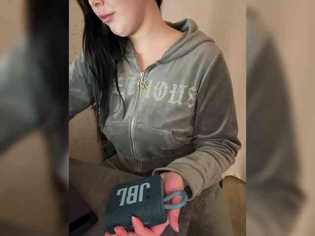 AdalineRedWeb webcam