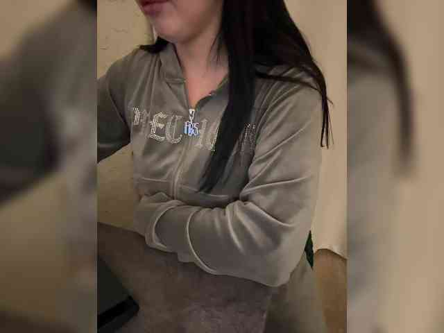 AdalineRedWeb webcam