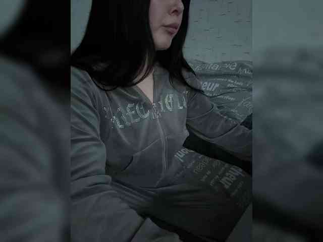 AdalineRedWeb webcam