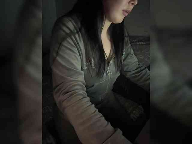 AdalineRedWeb webcam