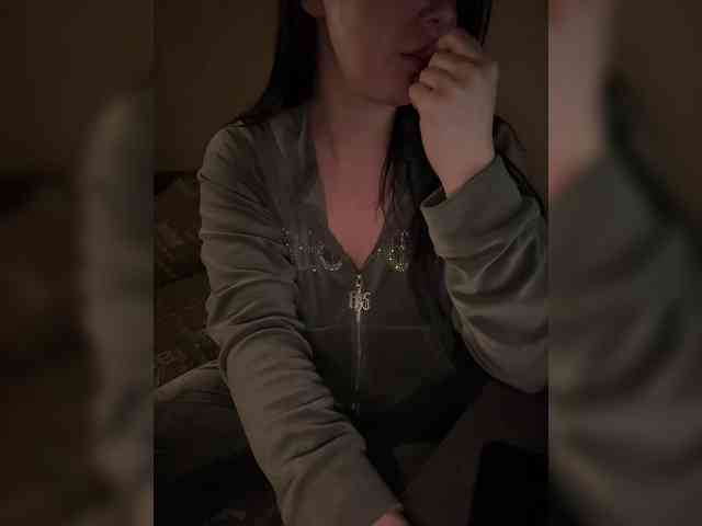 AdalineRedWeb webcam