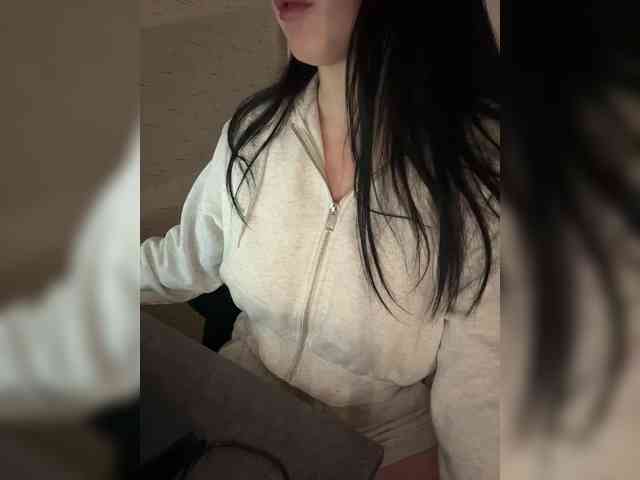 AdalineRedWeb webcam