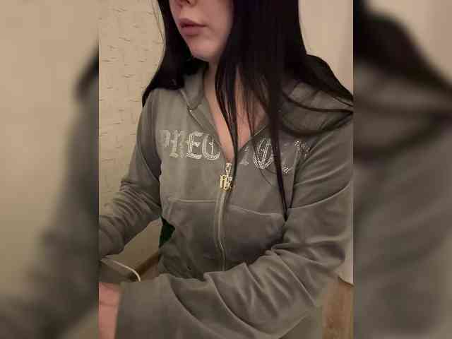 AdalineRedWeb webcam