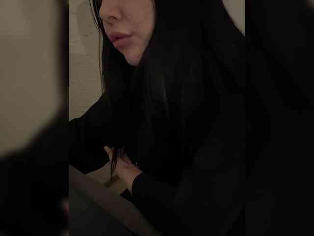 AdalineRedWeb webcam