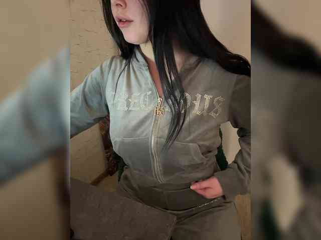 AdalineRedWeb webcam