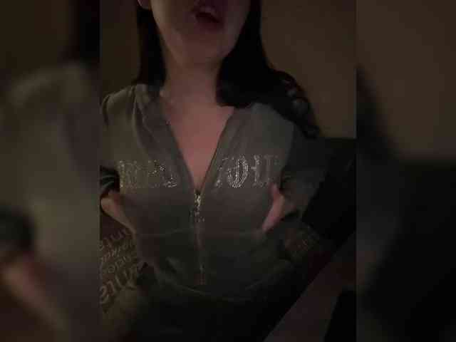 AdalineRedWeb webcam