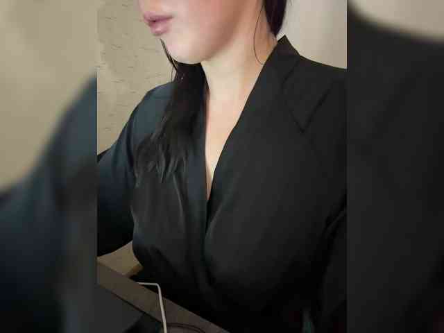 AdalineRedWeb webcam