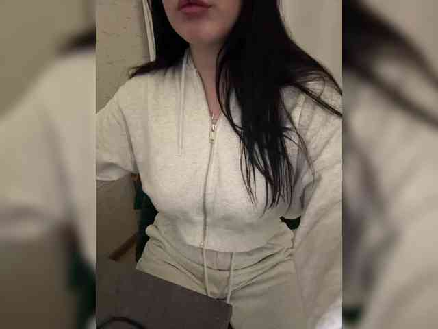 AdalineRedWeb webcam