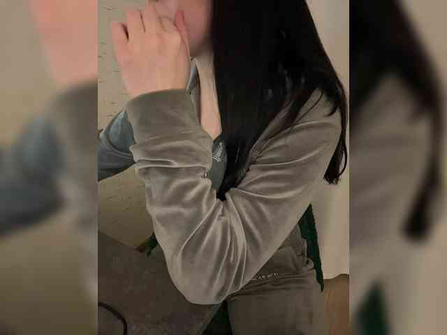 AdalineRedWeb webcam