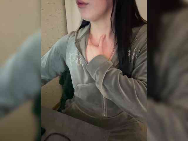 AdalineRedWeb webcam