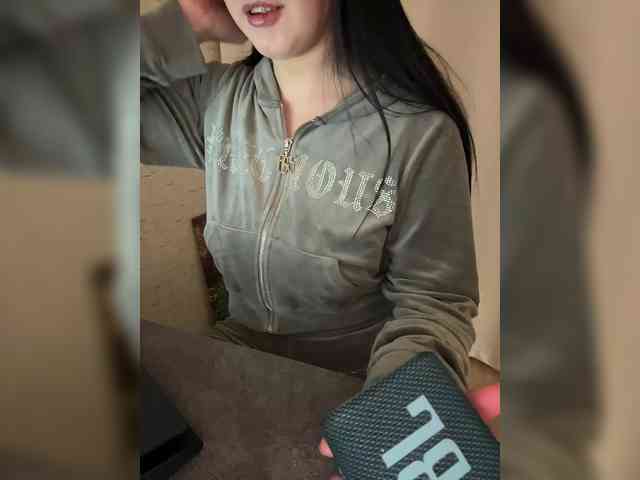 AdalineRedWeb webcam