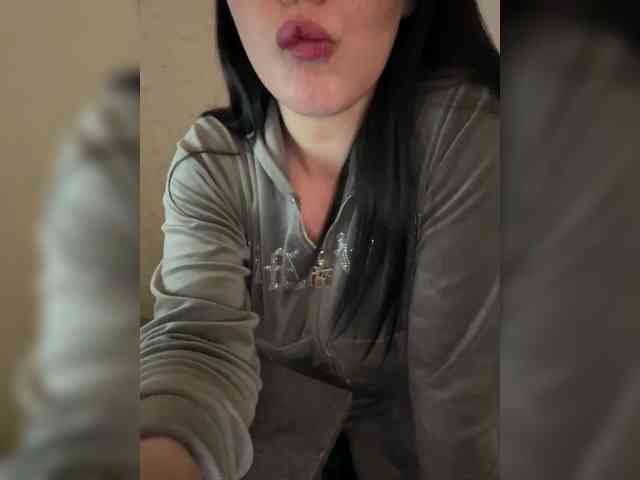 AdalineRedWeb webcam