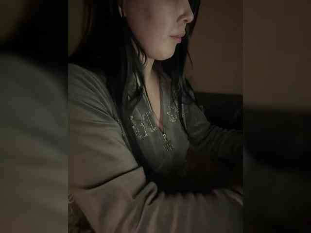 AdalineRedWeb webcam