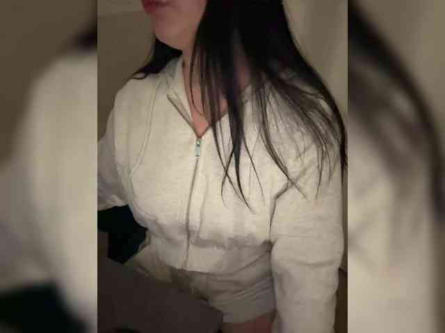 AdalineRedWeb webcam