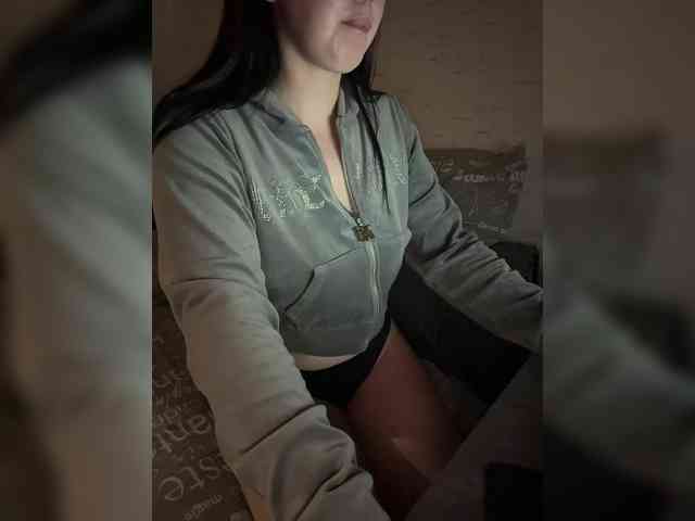 AdalineRedWeb webcam