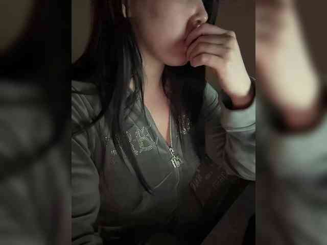 AdalineRedWeb webcam