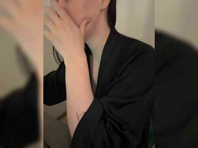 AdalineRedWeb webcam