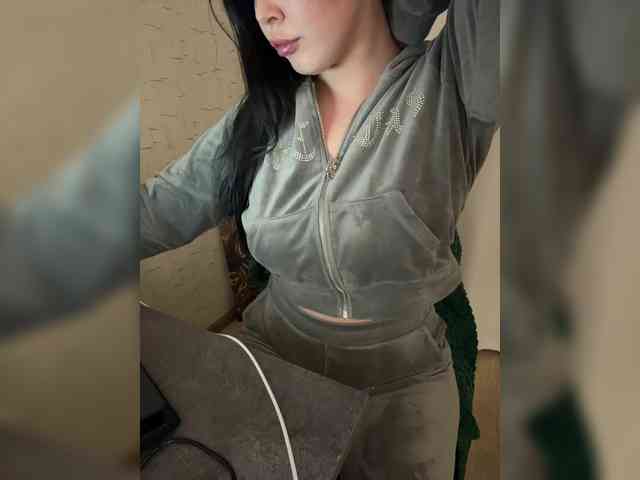 AdalineRedWeb webcam