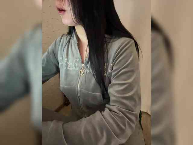 AdalineRedWeb webcam