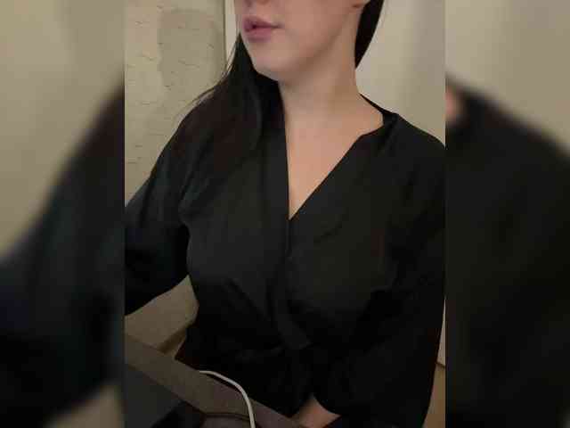 AdalineRedWeb webcam