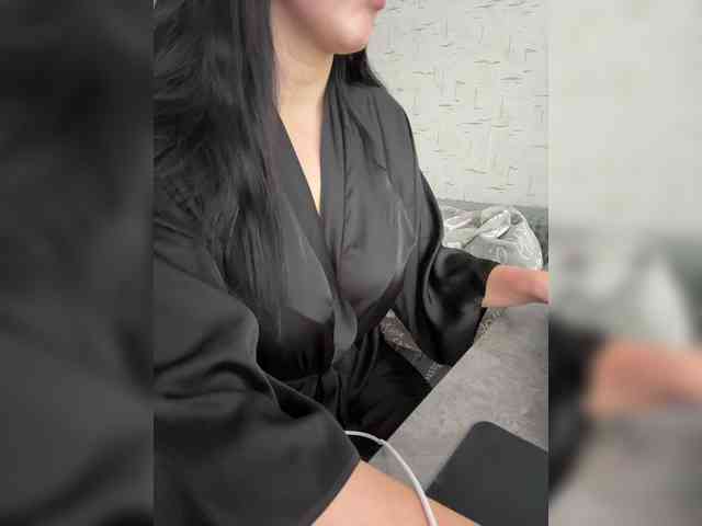 AdalineRedWeb webcam