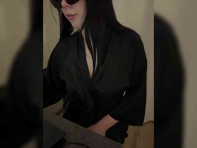 AdalineRedWeb webcam