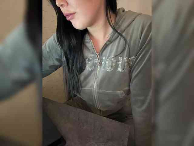 AdalineRedWeb webcam