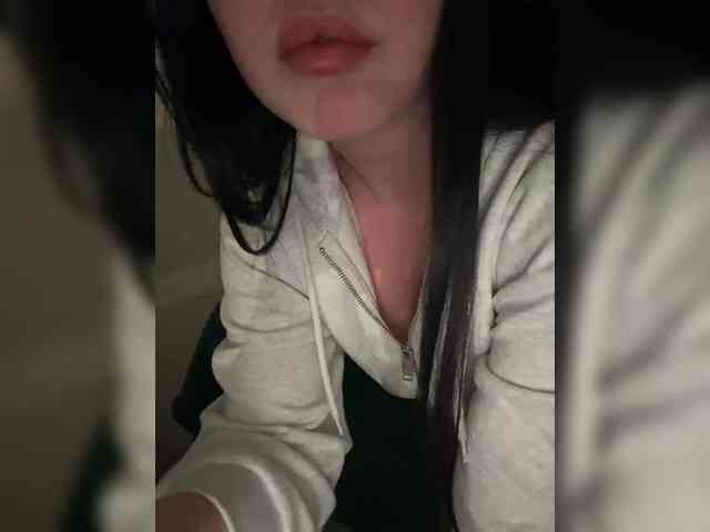 AdalineRedWeb webcam