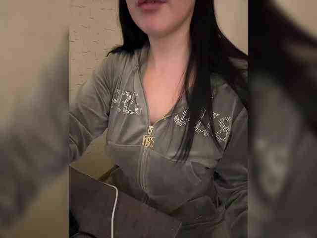 AdalineRedWeb webcam