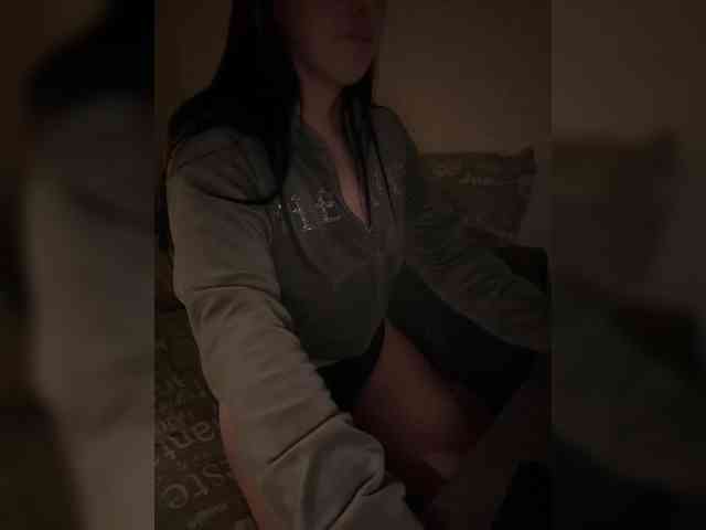 AdalineRedWeb webcam