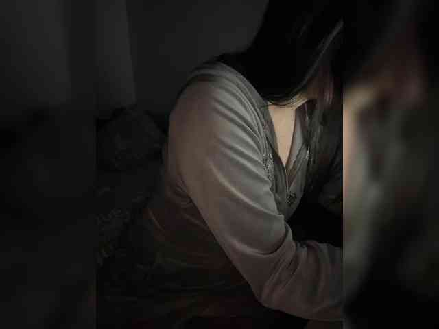 AdalineRedWeb webcam