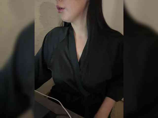 AdalineRedWeb webcam