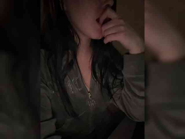 AdalineRedWeb webcam