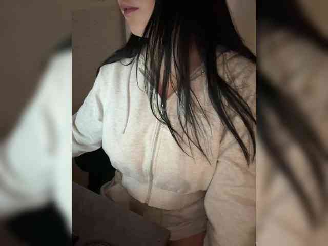 AdalineRedWeb webcam